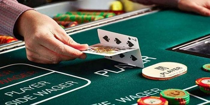 Chiến thuật ngồi canh bài trong Baccarat